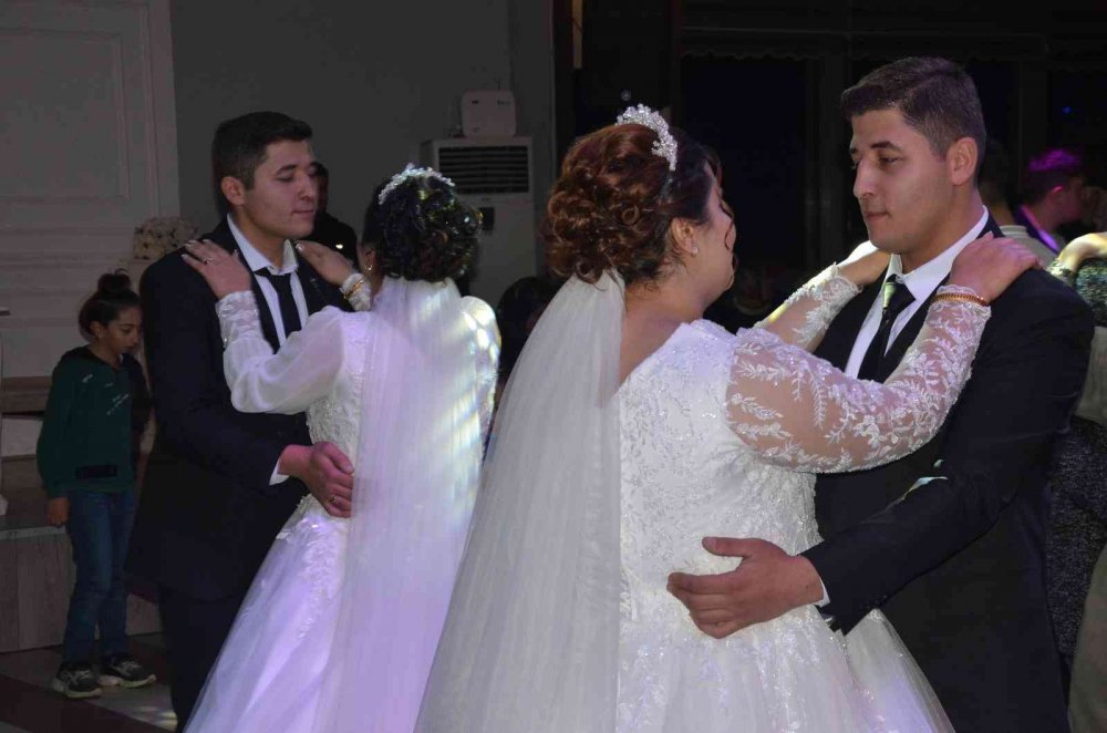 ORDU'DA İKİZ KARDEŞLER GÖKHAN VE OKAN YILDIRIM, TANIŞTIKLARI KIZ KARDEŞLER MELİKE VE MELEK GÜNDÜZ İLE AYNI ANDA DÜNYA EVİNE GİRDİ