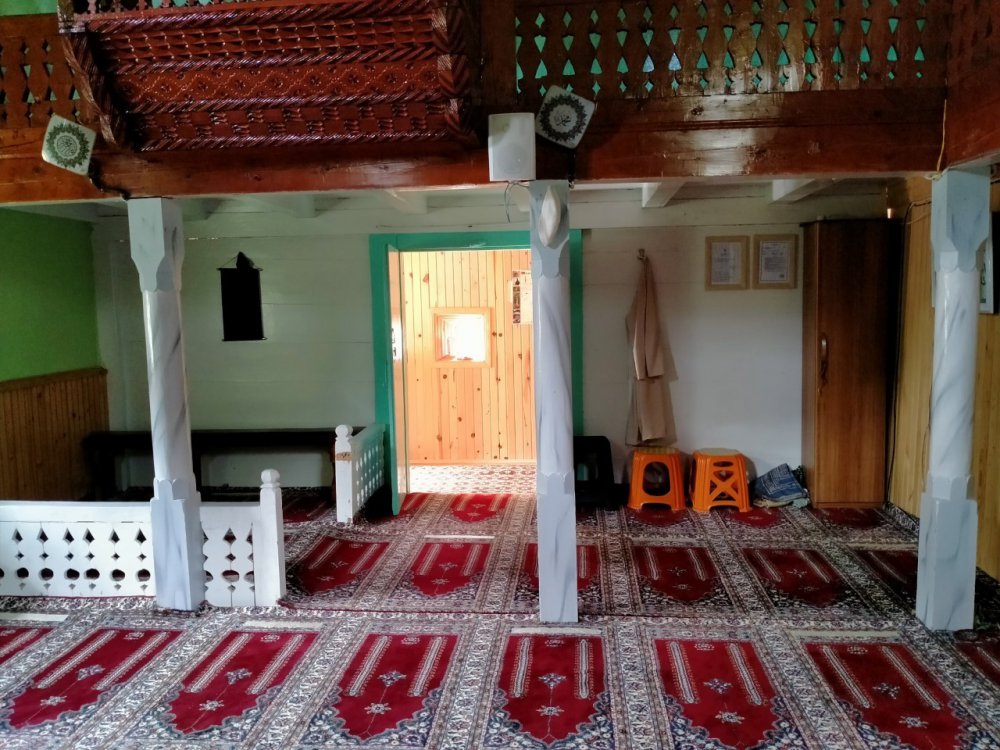 RİZE'DE 223 YILLIK CAMİ KORUMA ALTINA ALINDI. RİZE'NİN İKİZDERE İLÇESİNDE 1799 YILINDA YAPILAN ANZER ÇİÇEKLİ KÖYÜ CAMİİ KORUMA ALTINA ALINDI