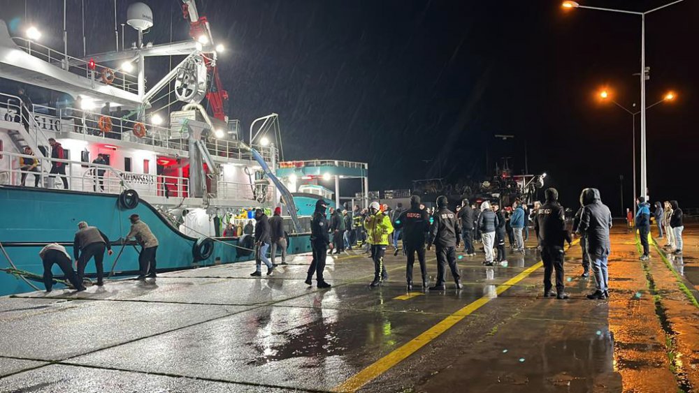 SİNOP'UN 7 MİL AÇIKLARINDA YABANCI UYRUKLU KURU YÜK GEMİSİNDE ÇIKAN YANGINDA YARALANAN 16 MÜRETTEBAT KURTARILDI