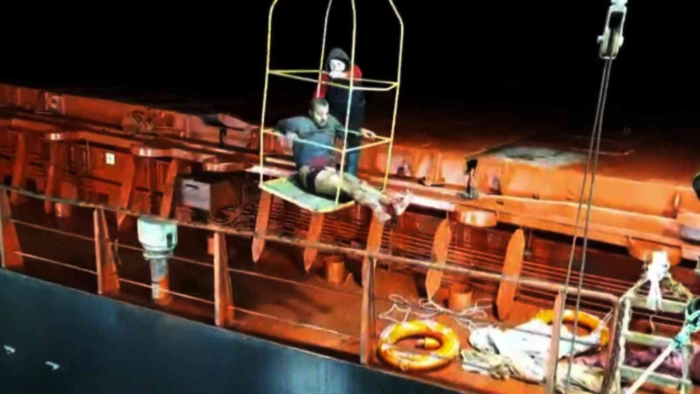 SİNOP'UN 7 MİL AÇIKLARINDA YABANCI UYRUKLU KURU YÜK GEMİSİNDE ÇIKAN YANGINDA YARALANAN 16 MÜRETTEBAT KURTARILDI