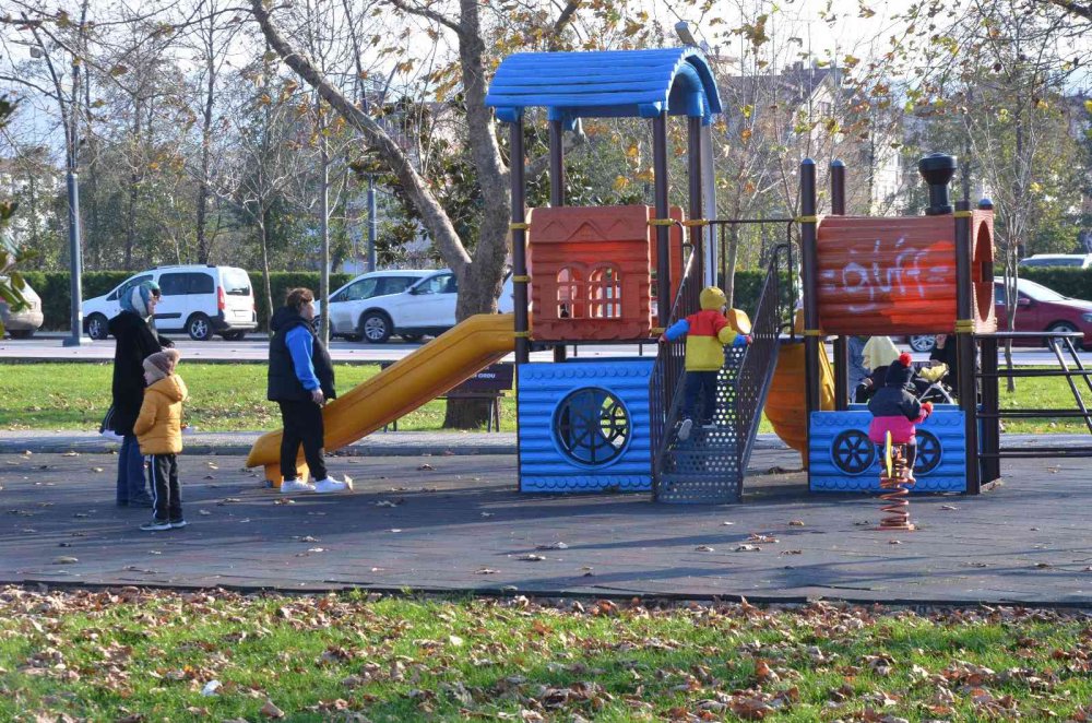 TÜRKİYE'NİN BİRÇOK BÖLGESİNDE KIŞ MEVSİMİ ETKİSİNİ SÜRDÜRÜYOR. ORDU'DA İSE GEÇEN HAFTA ETKİLİ OLAN SOĞUK HAVA, HAFTA SONUNDA YERİNİ YAZDAN KALMA GÜNLERE BIRAKTI. HAVA SICAKLIĞININ 16 DERECE OLARAK ÖLÇÜLDÜ