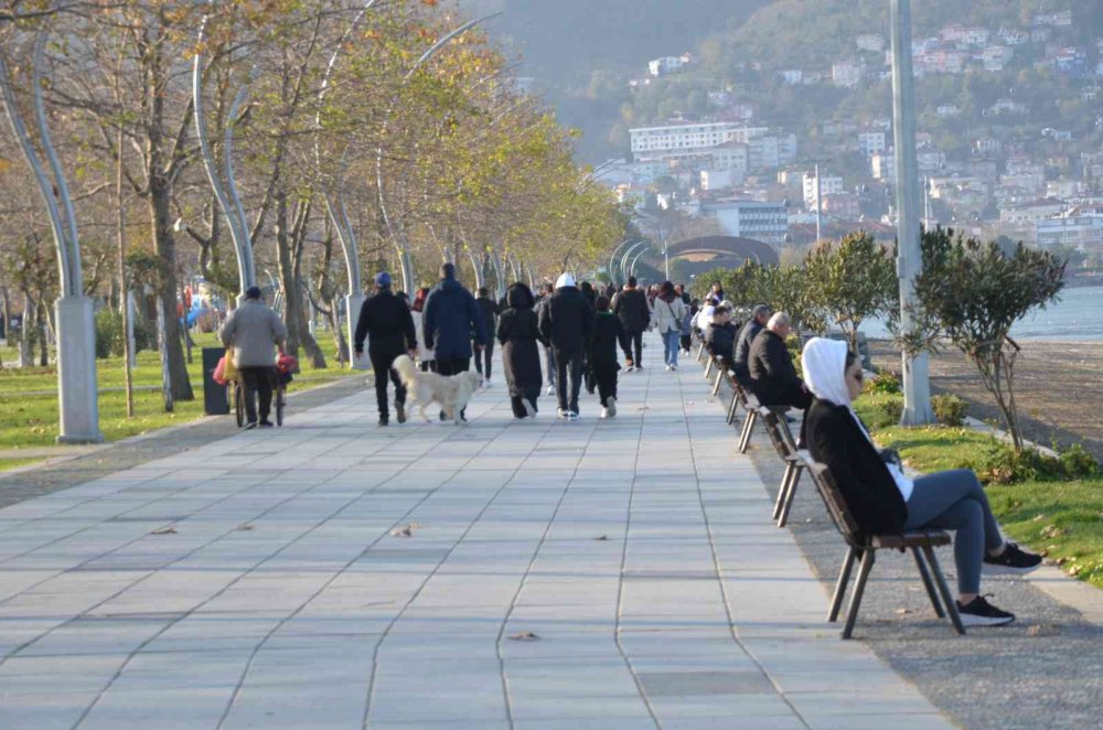 TÜRKİYE'NİN BİRÇOK BÖLGESİNDE KIŞ MEVSİMİ ETKİSİNİ SÜRDÜRÜYOR. ORDU'DA İSE GEÇEN HAFTA ETKİLİ OLAN SOĞUK HAVA, HAFTA SONUNDA YERİNİ YAZDAN KALMA GÜNLERE BIRAKTI. HAVA SICAKLIĞININ 16 DERECE OLARAK ÖLÇÜLDÜ