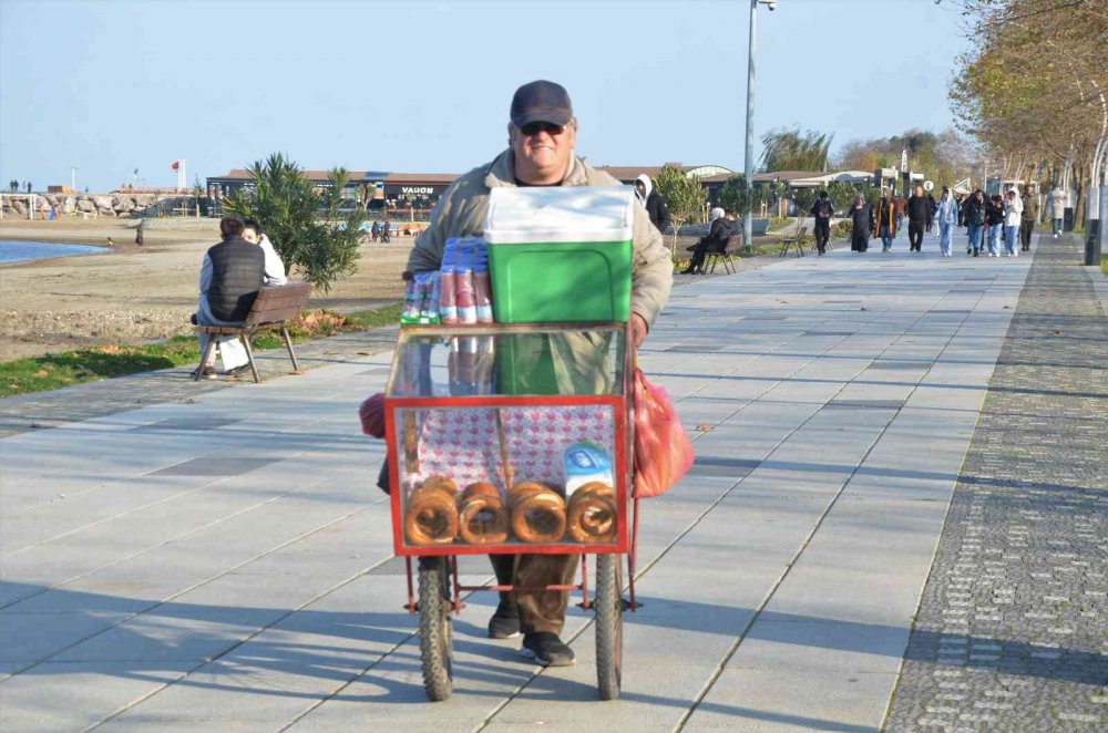 TÜRKİYE'NİN BİRÇOK BÖLGESİNDE KIŞ MEVSİMİ ETKİSİNİ SÜRDÜRÜYOR. ORDU'DA İSE GEÇEN HAFTA ETKİLİ OLAN SOĞUK HAVA, HAFTA SONUNDA YERİNİ YAZDAN KALMA GÜNLERE BIRAKTI. HAVA SICAKLIĞININ 16 DERECE OLARAK ÖLÇÜLDÜ