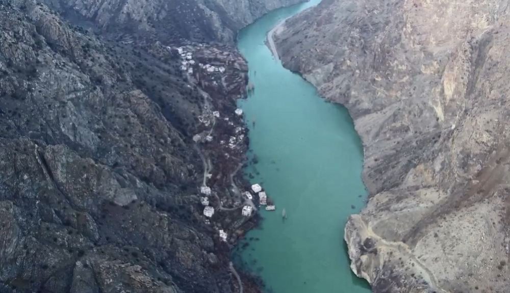 ARTVİN'DE SU TUTULMAYA BAŞLAYAN YUSUFELİ BARAJI VE HES'DE SULAR YÜKSELMEYE DEVAM EDİYOR. YUSUFELİ BARAJI’NDA DEPOLANAN SU MİKTARI 32,5 MİLYON METREKÜPE ULAŞTI