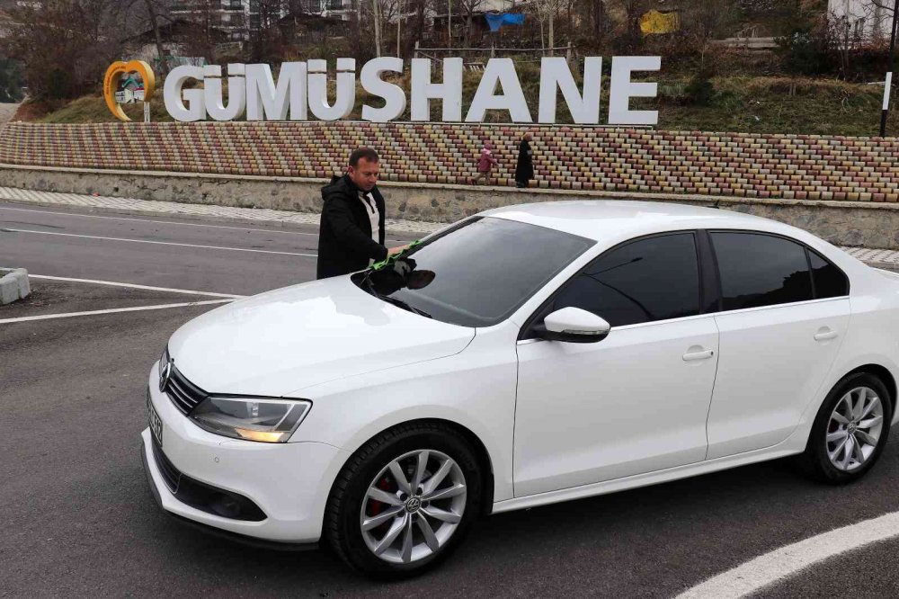 GÜMÜŞHANE'DE YAŞAYAN EMRAH BAL'IN ARACI CUMHURİYET CADDESİNDE PARK HALİNDE İKEN 750 KİLOMETRE UZAKLIKTAKİ ANKARA'DA 427 TL'LİK TRAFİK CEZASI YAZILDI