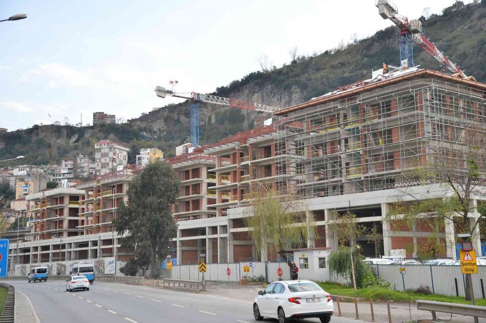 MURAT ZORLUOĞLU; 2022'DE "BU SENE YOL SENESİ" SLOGANI DOĞRULTUSUNDA ÇALIŞMA YÜRÜTEN VE HEDEFİNİ BÜYÜK ORANDA TUTTURAN BÜYÜKŞEHİR BELEDİYESİ, 2023'Ü DE "AÇILIŞ SENESİ" İLAN ETTİ