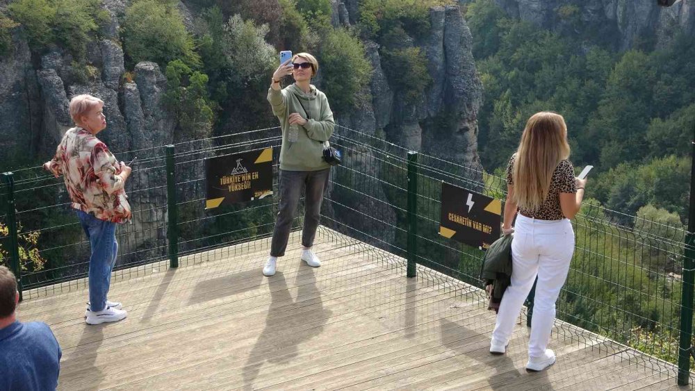 UNESCO DÜNYA MİRAS LİSTESİNDE YER ALAN KARABÜK'ÜN SAFRANBOLU İLÇESİ PANDEMİ ÖNCESİNDE YOĞUNLUKLA UZAKDOĞU'DAN TURİSTLERİ AĞIRLARKEN SON YILLARDA TARİHİ KENT ABD VE AVRUPALILARIN GÖZDESİ HALİNE GELDİ
