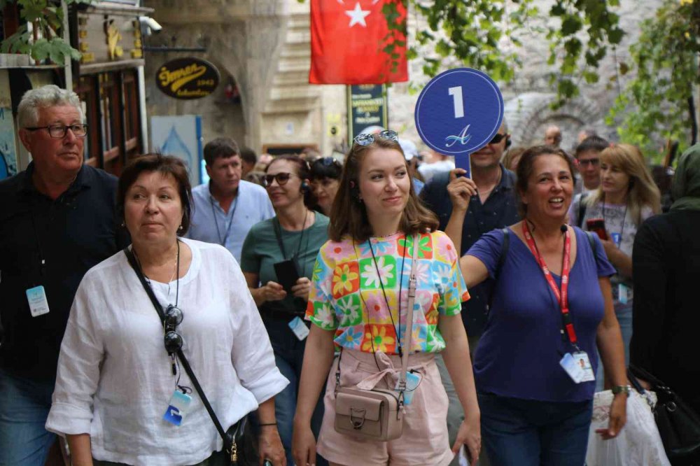 UNESCO DÜNYA MİRAS LİSTESİNDE YER ALAN KARABÜK'ÜN SAFRANBOLU İLÇESİ PANDEMİ ÖNCESİNDE YOĞUNLUKLA UZAKDOĞU'DAN TURİSTLERİ AĞIRLARKEN SON YILLARDA TARİHİ KENT ABD VE AVRUPALILARIN GÖZDESİ HALİNE GELDİ