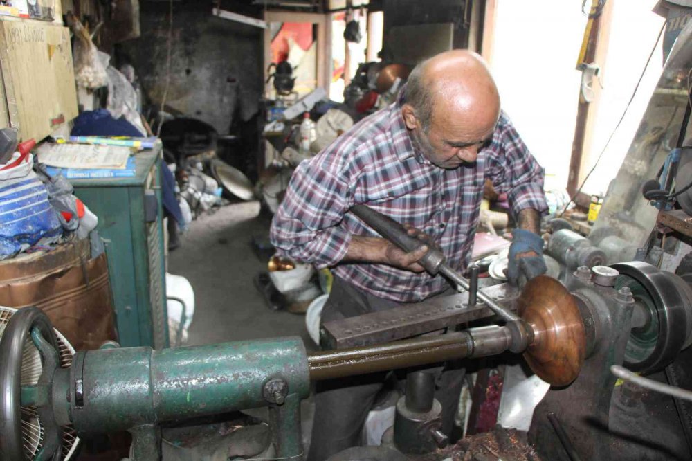 AMASYA'DA 1800'LÜ YILLARDAN BU YANA NEREDEYSE HER EVDE BULUNUP ÇAY DENİLDİĞİNDE AKLA GELEN ŞEY OLAN "AMASYA SEMAVERİ" COĞRAFİ İŞARETLE TESCİLLENDİ