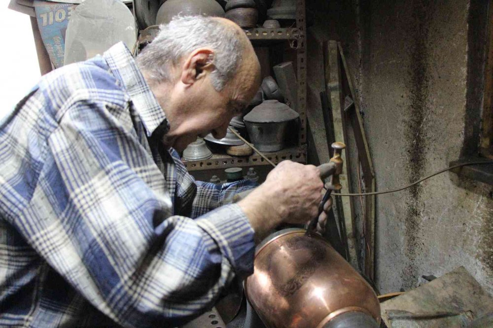 AMASYA'DA 1800'LÜ YILLARDAN BU YANA NEREDEYSE HER EVDE BULUNUP ÇAY DENİLDİĞİNDE AKLA GELEN ŞEY OLAN "AMASYA SEMAVERİ" COĞRAFİ İŞARETLE TESCİLLENDİ