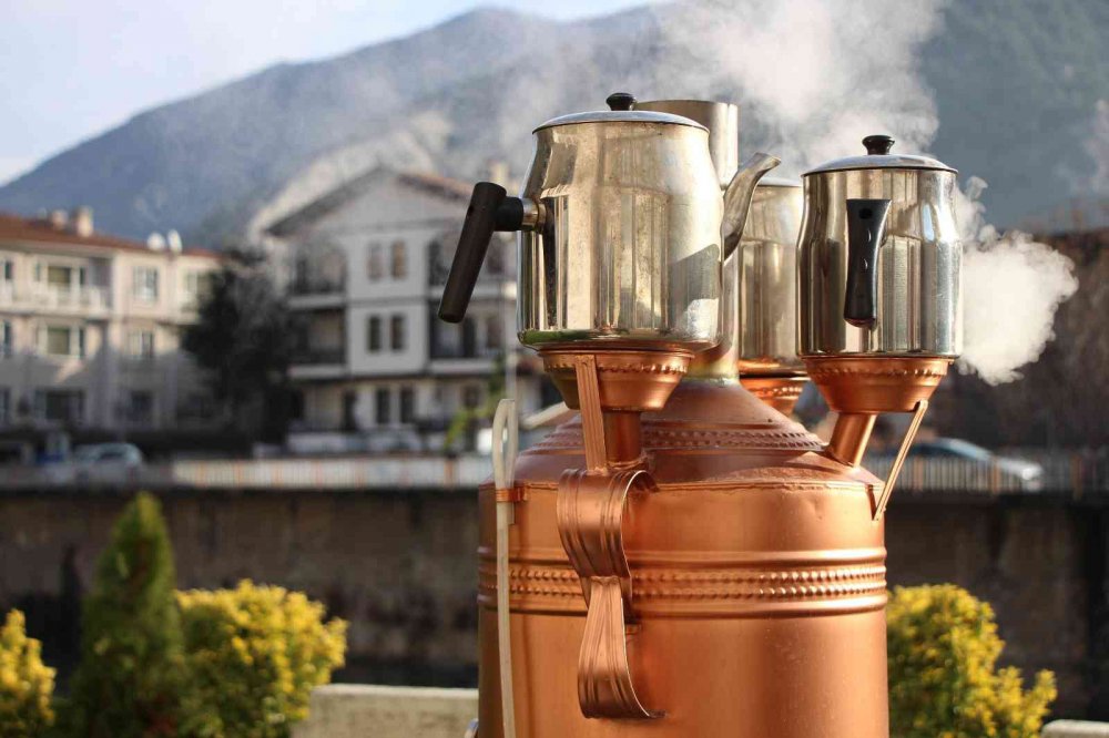 AMASYA'DA 1800'LÜ YILLARDAN BU YANA NEREDEYSE HER EVDE BULUNUP ÇAY DENİLDİĞİNDE AKLA GELEN ŞEY OLAN "AMASYA SEMAVERİ" COĞRAFİ İŞARETLE TESCİLLENDİ