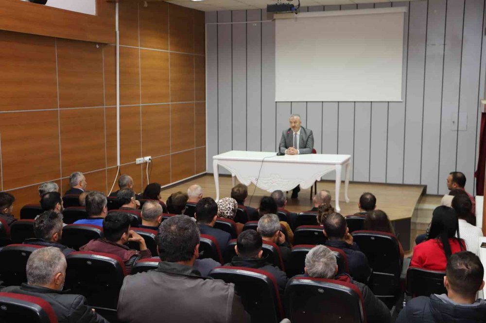 HER YILIN SON GÜNÜNDE PERSONEL İLE YILSONU DEĞERLENDİRME TOPLANTISI GERÇEKLEŞTİREN 19 MAYIS BELEDİYE BAŞKANI OSMAN TOPALOĞLU, YENİ YILDA ÇALIŞANLARA YÜZDE 54,66 ZAM MÜJDESİ VERDİ