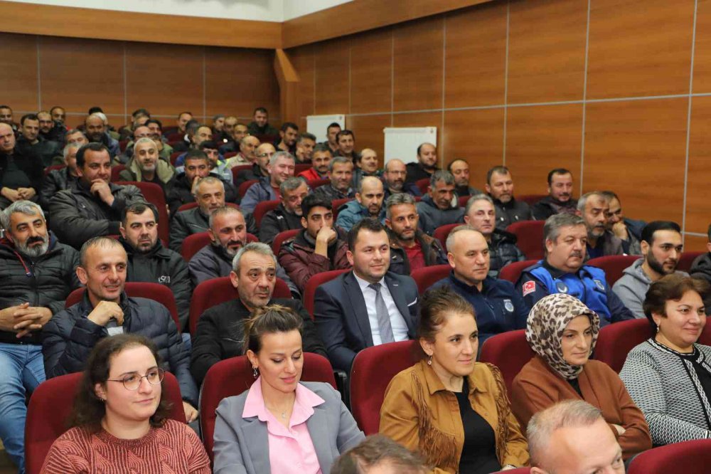 HER YILIN SON GÜNÜNDE PERSONEL İLE YILSONU DEĞERLENDİRME TOPLANTISI GERÇEKLEŞTİREN 19 MAYIS BELEDİYE BAŞKANI OSMAN TOPALOĞLU, YENİ YILDA ÇALIŞANLARA YÜZDE 54,66 ZAM MÜJDESİ VERDİ