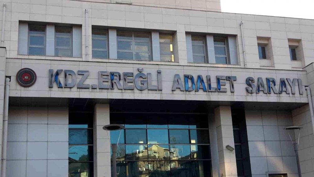 ZONGULDAK'IN EREĞLİ İLÇESİNDE SINIF ARKADAŞLARINI DARP EDİP KAMERAYA KAYDEDEN 4 ÖĞRENCİ SAVCILIK SORGUSUNUN ARDINDAN SERBEST BIRAKILDI