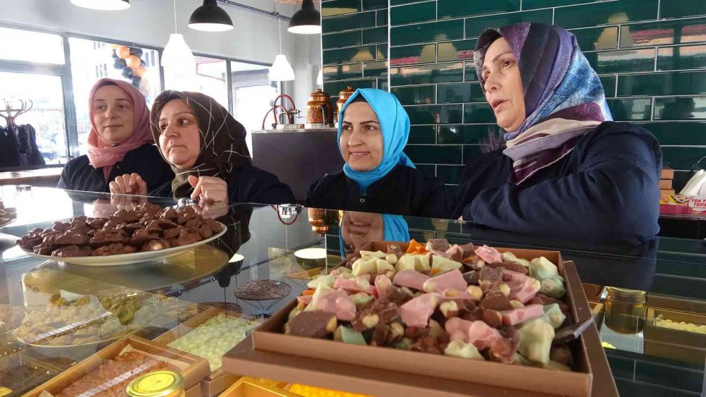GİRESUN'UN DOĞANKENT İLÇESİNDE "DOĞANKENT KADIN GİRİŞİMİ ÜRETİM VE İŞLETME KOOPERATİFİ" TARAFINDAN ÜRETİLEN ÇİKOLATA İMALATHANESİ VE SATIŞ MAĞAZASI HİZMETE AÇILDI