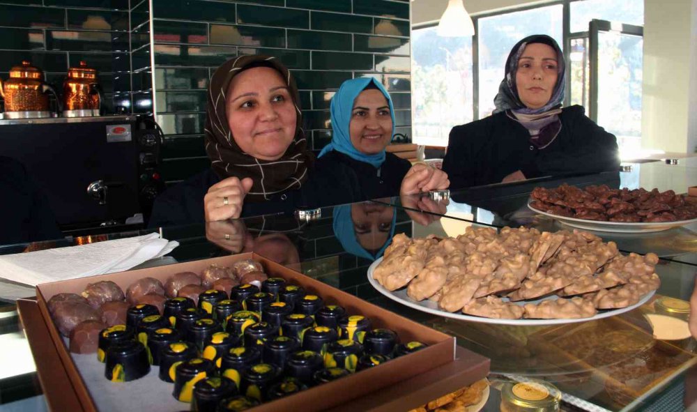 GİRESUN'UN DOĞANKENT İLÇESİNDE "DOĞANKENT KADIN GİRİŞİMİ ÜRETİM VE İŞLETME KOOPERATİFİ" TARAFINDAN ÜRETİLEN ÇİKOLATA İMALATHANESİ VE SATIŞ MAĞAZASI HİZMETE AÇILDI