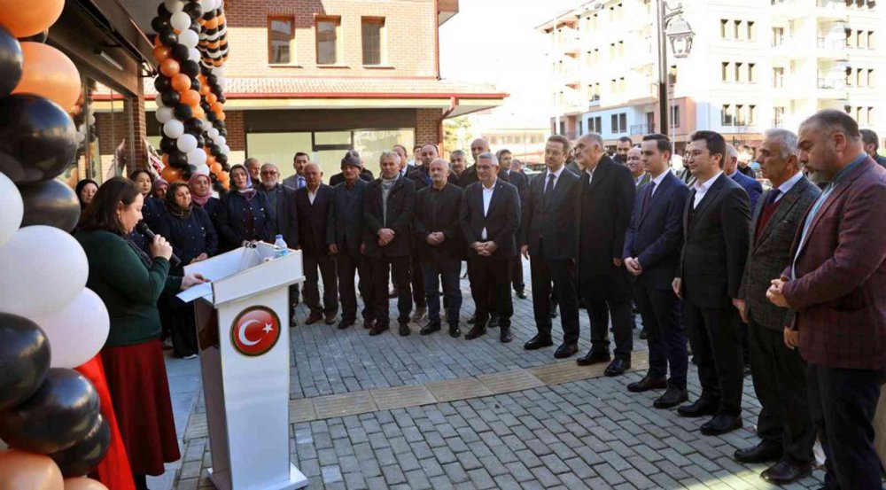 GİRESUN'UN DOĞANKENT İLÇESİNDE "DOĞANKENT KADIN GİRİŞİMİ ÜRETİM VE İŞLETME KOOPERATİFİ" TARAFINDAN ÜRETİLEN ÇİKOLATA İMALATHANESİ VE SATIŞ MAĞAZASI HİZMETE AÇILDI