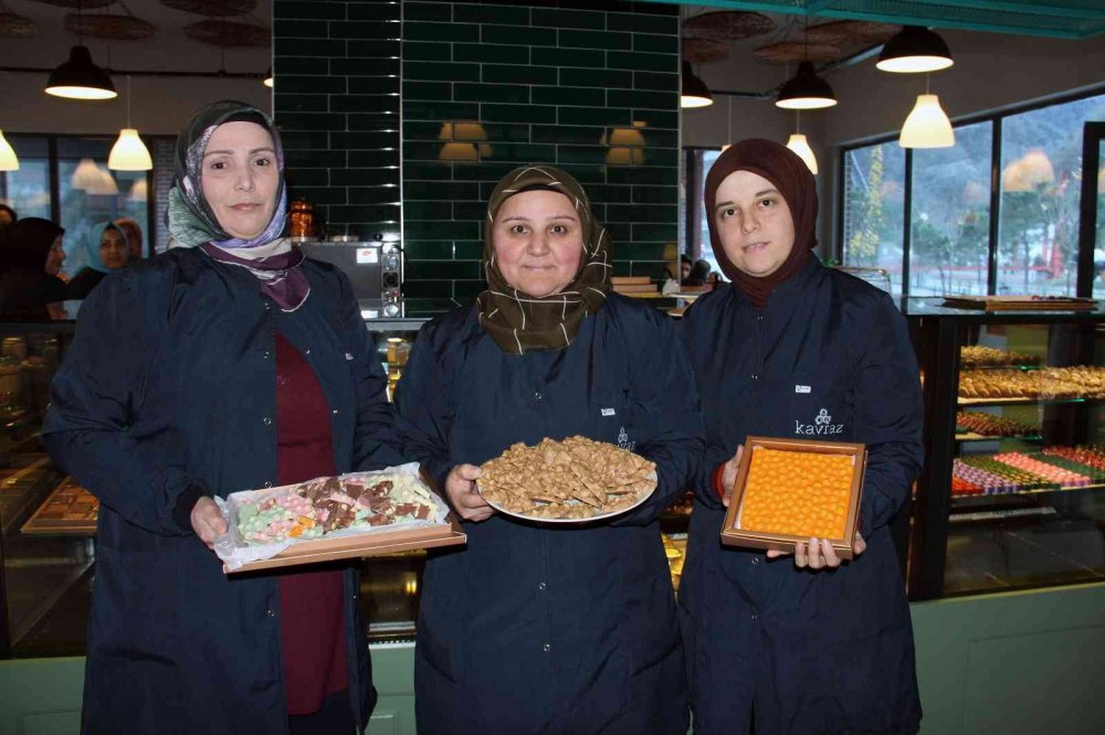 GİRESUN'UN DOĞANKENT İLÇESİNDE "DOĞANKENT KADIN GİRİŞİMİ ÜRETİM VE İŞLETME KOOPERATİFİ" TARAFINDAN ÜRETİLEN ÇİKOLATA İMALATHANESİ VE SATIŞ MAĞAZASI HİZMETE AÇILDI