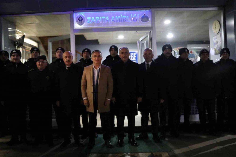 RİZE PROTOKOLÜ , YILBAŞI GECESİ DE MESAİLERİNE DEVAM EDEN KAMU GÖREVLİLERİNİ ZİYARET ETTİ