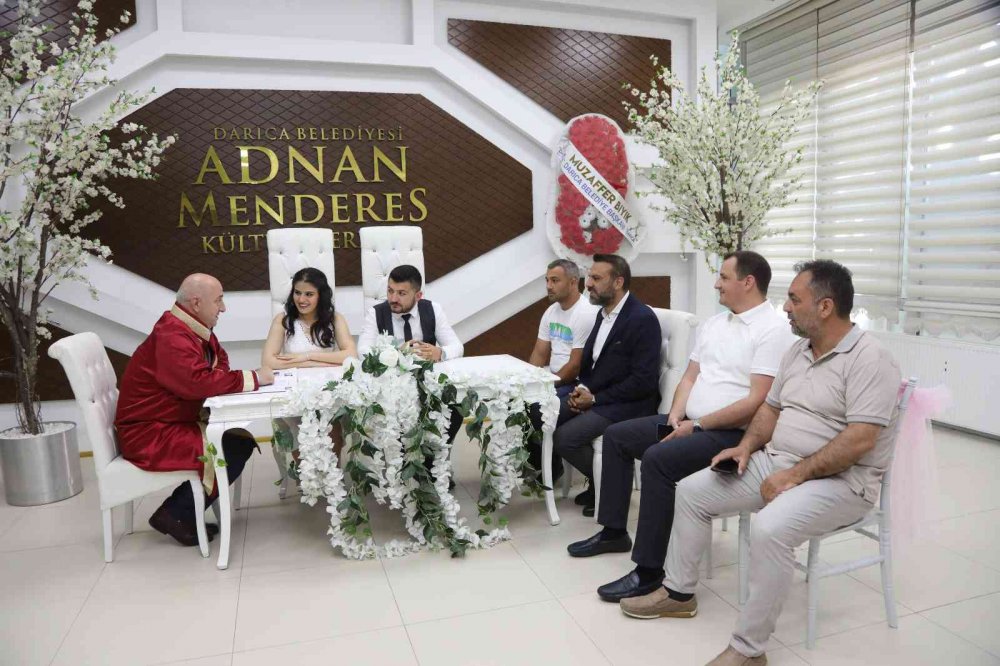 DARICA BELEDİYESİ, 2022 YILINDA EVLİLİK İŞLEMLERİ İÇİN BAŞVURAN BİN 572 ÇİFTİN NİKAHINI KIYDI