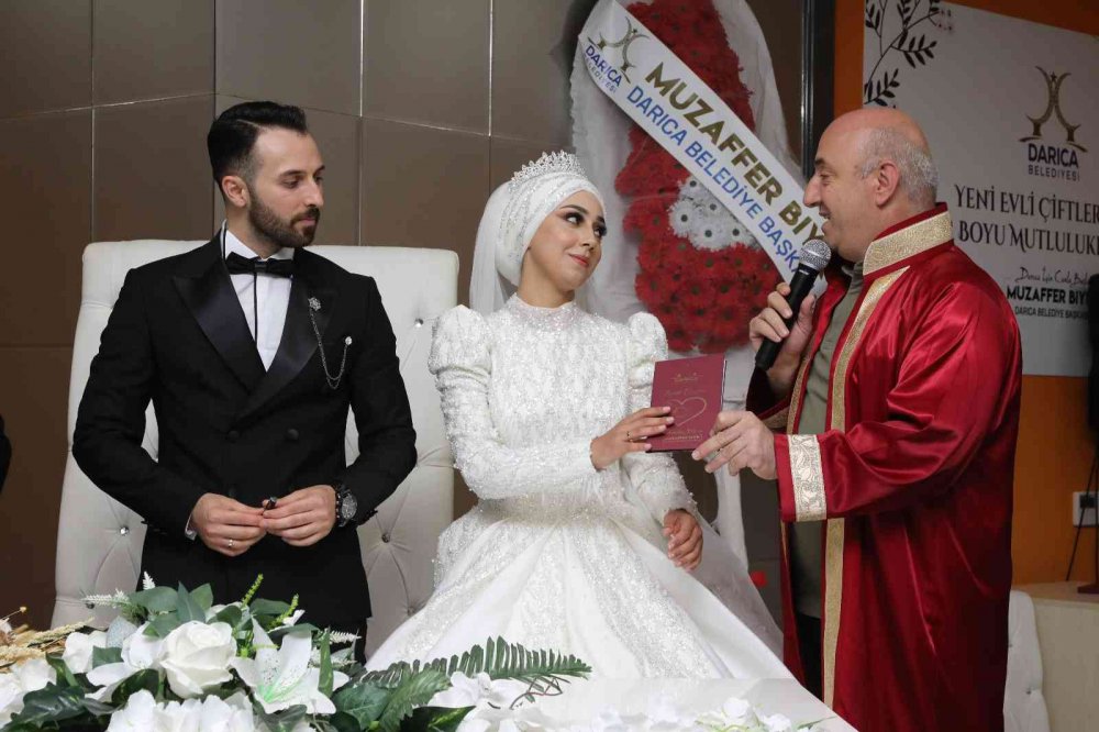 DARICA BELEDİYESİ, 2022 YILINDA EVLİLİK İŞLEMLERİ İÇİN BAŞVURAN BİN 572 ÇİFTİN NİKAHINI KIYDI