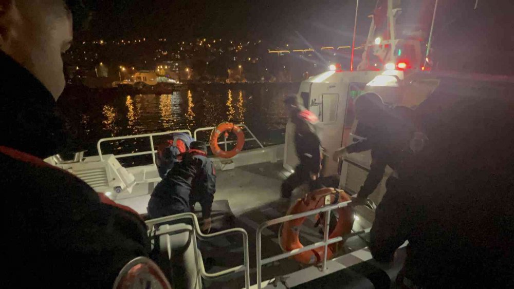 TRABZON'UN AKÇAABAT İLÇESİNDE BALIKÇI ŞEVKİ MARKAL  AKŞAM ÇIKTIĞI DENİZDE ATTIĞI AĞIN AYAĞINA DOLANMASI SONUCU DENİZE DÜŞEREK HAYATINI KAYBETTİ