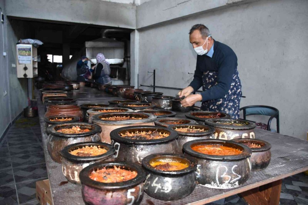 ÇORUM'UN COĞRAFİ İŞARETLİ ÜRÜNLERİ ARASINDA YER ALAN VE LEZZETİYLE DAMAKLARI TATLANDIRAN İSKİLİP TURŞUSUNUN TARIM KREDİ KOOPERATİFLERİ MARKETLERİNDE SATILMASI İÇİN YÜRÜTÜLEN ÇALIŞMALAR BÜYÜK ÖLÇÜDE TAMAMLANDI