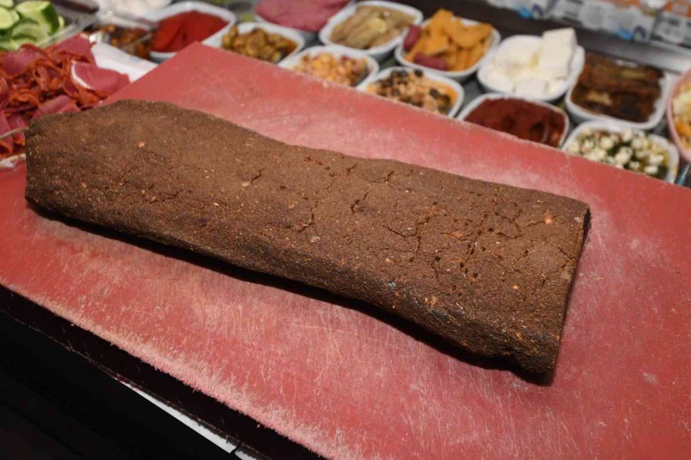 MANDA PASTIRMASI, SIĞIR PASTIRMASININ YERİNİ ALIYOR. TÜRKİYE'DE EN ÇOK MANDA VARLIĞINA SAHİP İL OLAN SAMSUN'DA MANDA ETİNDEN ÜRETİLEN PASTIRMAYA VATANDAŞLARIN TALEBİ HER GEÇEN YIL ARTIYOR