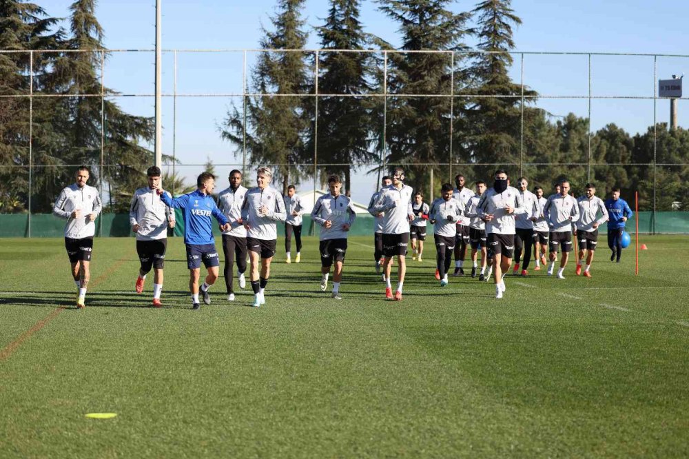 SPOR TOTO SÜPER LİG'İN 17. HAFTASINDA GİRESUNSPOR'U AĞIRLAYACAK OLAN TRABZONSPOR, BU MAÇIN HAZIRLIKLARINI MORALLİ BİR ŞEKİLDE SÜRDÜRMEYE DEVAM EDİYOR