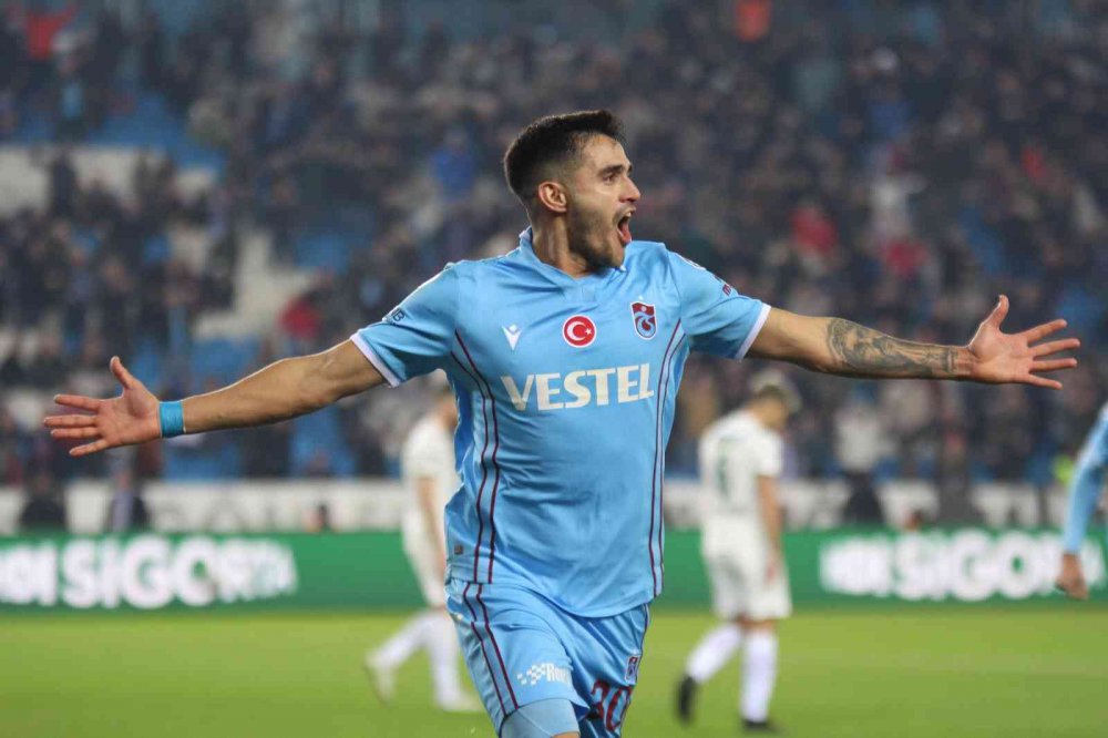 SPOR TOTO SÜPER LİG'İN 17. HAFTASINDA TRABZONSPOR , KONUK ETTİĞİ GİRESUNSPOR'U KARADENİZ DERBİSİNDE  3 - 0 MAĞLUP ETTİ