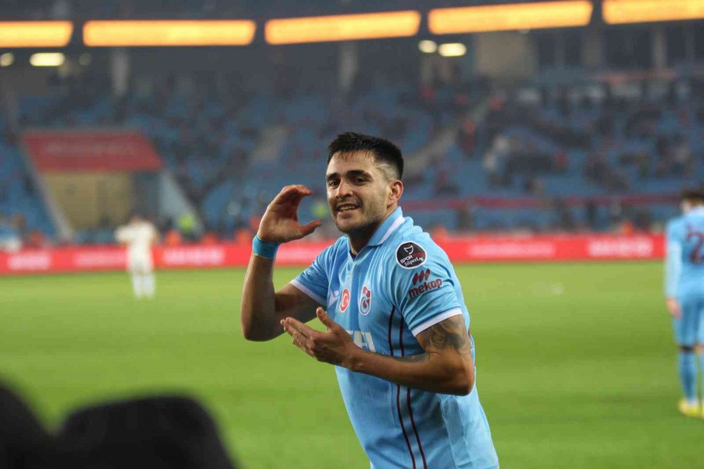 SPOR TOTO SÜPER LİG'İN 17. HAFTASINDA TRABZONSPOR , KONUK ETTİĞİ GİRESUNSPOR'U KARADENİZ DERBİSİNDE  3 - 0 MAĞLUP ETTİ