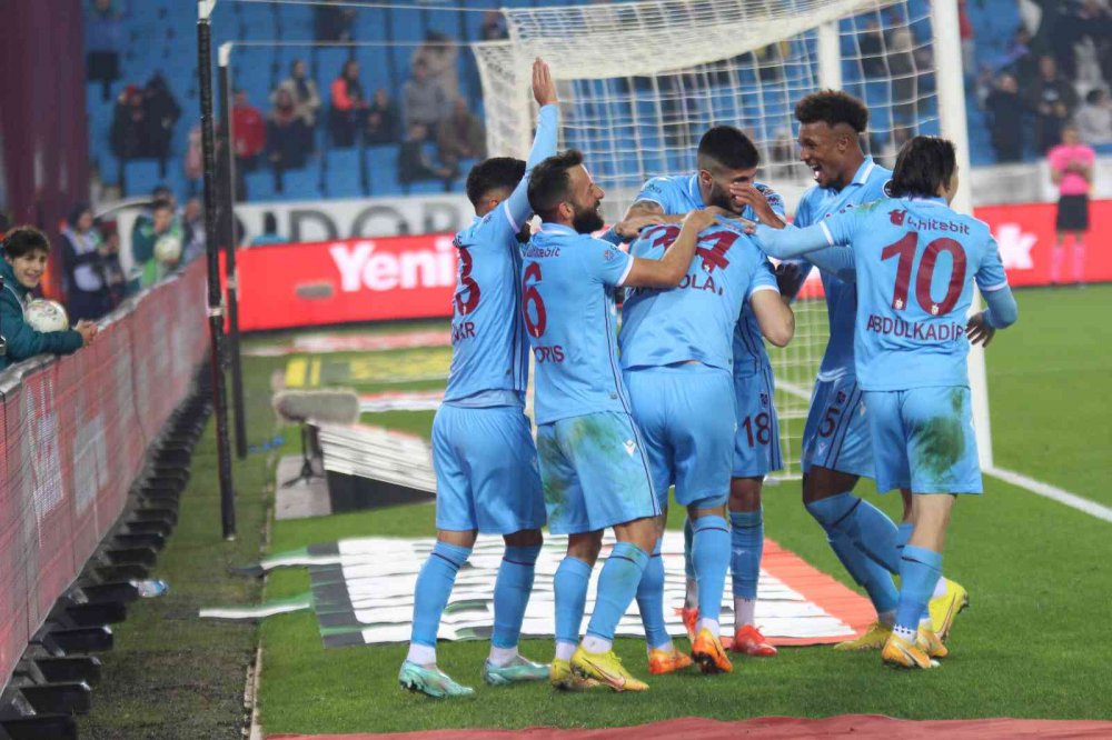 SPOR TOTO SÜPER LİG'İN 17. HAFTASINDA TRABZONSPOR , KONUK ETTİĞİ GİRESUNSPOR'U KARADENİZ DERBİSİNDE  3 - 0 MAĞLUP ETTİ