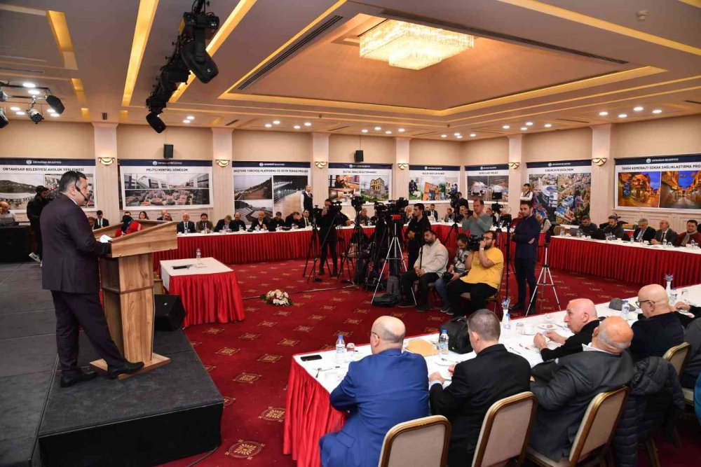 TRABZON'UN ORTAHİSAR İLÇE BELEDİYE BAŞKANI AHMET METİN GENÇ, 8 YILLIK GÖREV SÜRESİNİ BUGÜN DÜZENLEDİĞİ BASIN TOPLANTISI İLE DEĞERLENDİRDİ. ÇAYTV BASIN TOPLANTISINI CANLI YAYINLADI