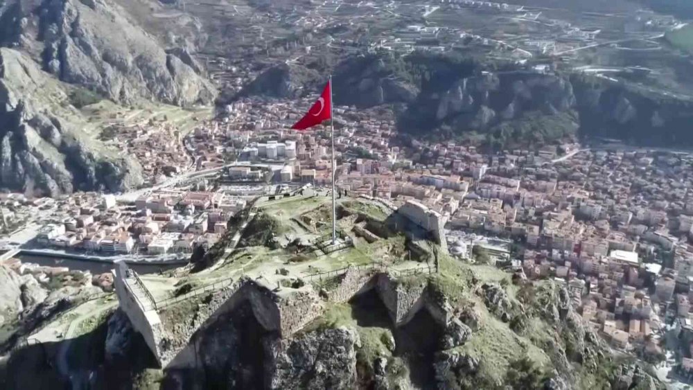AMASYA’DA TARİHİ RESTORASYON TAMAMLANDI, IŞIKLANDIRMA YENİLENDİ: GÖRENLER ‘RÜYA ŞEHİR’ DİYOR