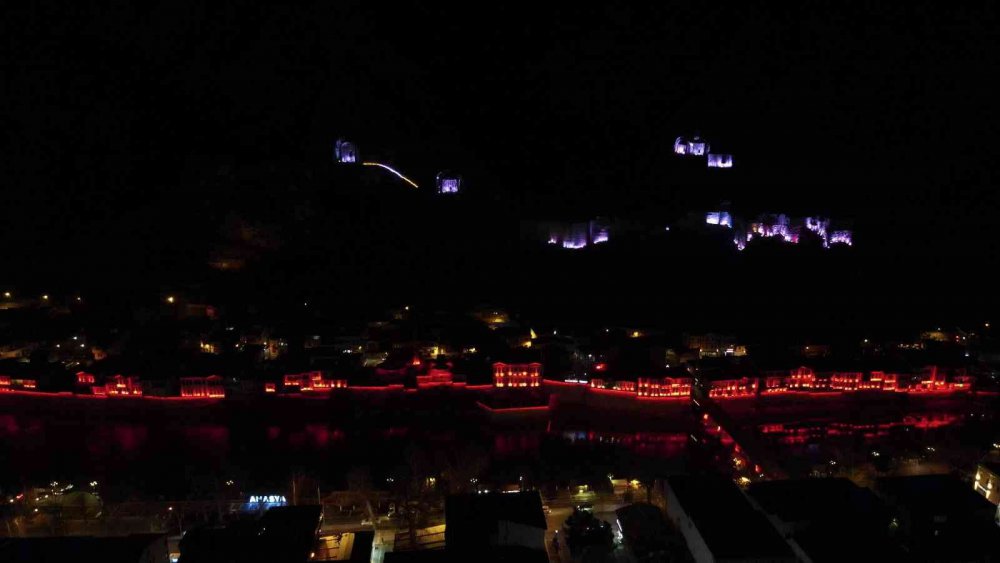 AMASYA’DA TARİHİ RESTORASYON TAMAMLANDI, IŞIKLANDIRMA YENİLENDİ: GÖRENLER ‘RÜYA ŞEHİR’ DİYOR