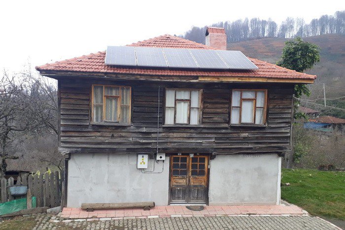 BOLU ORMAN BÖLGE MÜDÜRLÜĞÜNCE, ORMAN KÖYLERİNDE GÜNEŞ ENERJİSİNDEN ELEKTRİK ÜRETİMİ PROJESİYLE 2022 YILINDA DÜZCE İLİNDE ŞEBEKEYE BAĞLI GÜNEŞ ENERJİSİ SİSTEMİNİN (GES) KURULDUĞU 8 ORMAN KÖYÜNDE 42 HANE ELEKTRİĞE ÜCRET ÖDEMİY