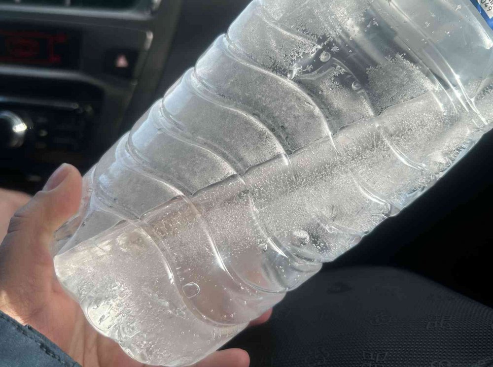 ERZURUM'DA HAVA SICAKLIĞI GECE SIFIRIN ALTINDA 18, GÜNDÜZ İSE SIFIRIN ALTINDA 11 DERECEYE DÜŞMESİYLE HER YER BUZ TUTTU