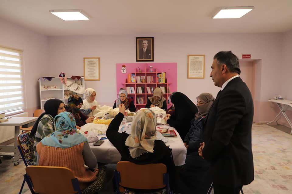 KÖYLERİN KALBİ OLAN KÖY YAŞAM MERKEZLERİ BAYBURTLU KADINLARA HEM EĞİTİM YUVASI OLDU HEM DE GELİR KAPISI OLDU