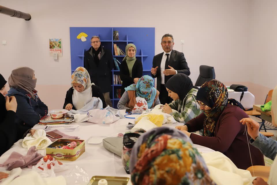 KÖYLERİN KALBİ OLAN KÖY YAŞAM MERKEZLERİ BAYBURTLU KADINLARA HEM EĞİTİM YUVASI OLDU HEM DE GELİR KAPISI OLDU