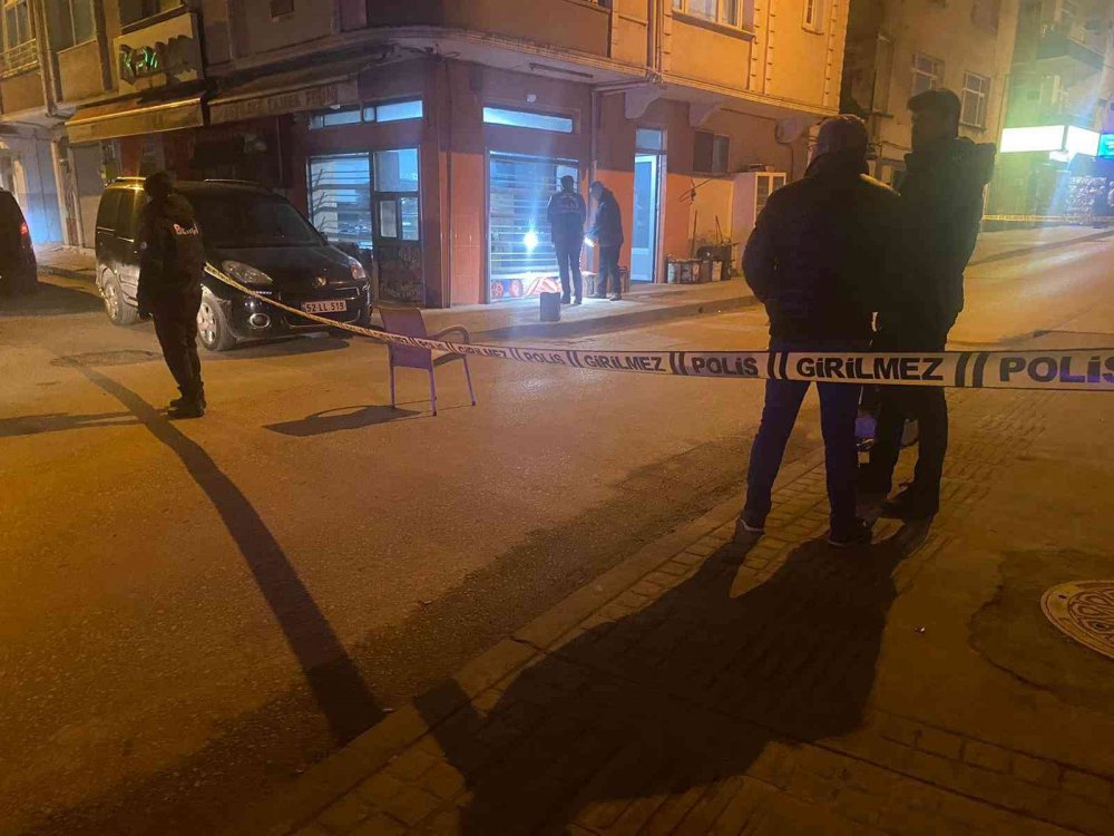 ORDU'NUN ÜNYE İLÇESİNDE GECE SAATLERİNDE BİR İŞ YERİNE SİLAHLI SALDIRI DÜZENLENDİ. SALDIRIDA YARALANAN OLMADI