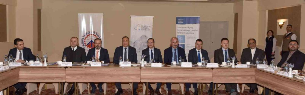 TRABZON TİCARET VE SANAYİ ODASI TARAFINDAN DÜZENLENEN SAĞLIK TURİZMİ VİZYON TOPLANTISI DÜZENLENDİ. KONSOLOSLAR SAĞLIK TURİZMİNDE TRABZON’UN FAHRİ ELÇİLERİ OLACAK DENİLDİ