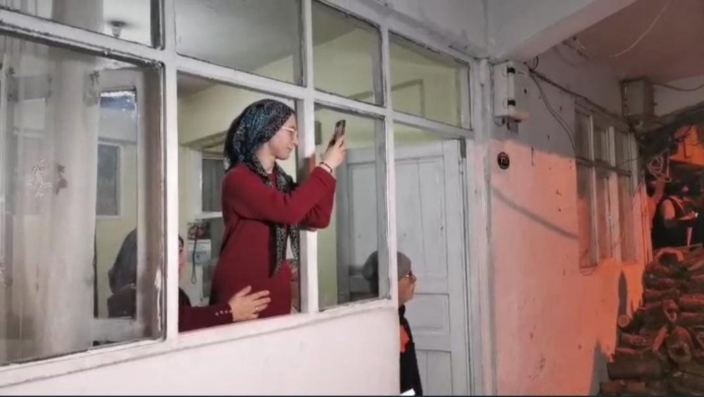 DOĞU KARADENİZ BÖLGESİ'NDE ASIRLARDIR SÜRDÜRÜLEN BİR RUMİ YILBAŞI EĞLENCESİ OLAN KALANDAR ETKİNLİĞİ ARTVİN'DE DE RENKLİ GÖRÜNTÜLERE SAHNE OLDU