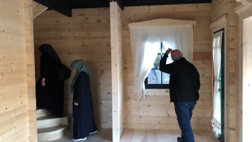TEK TUŞLA EVİN YÖNÜNÜ DEĞİŞTİRİYOR. RİZE'NİN ARDEŞEN İLÇESİNDE YAŞAYAN CEMİL EKSİLMEZ İSİMLİ VATANDAŞIN YAPTIĞI DÖNEN EVİ GÖRENLER ŞAŞKINA DÖNÜYOR