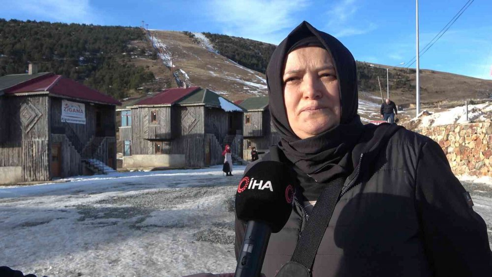 ZİGANA KAYAK TESİSLERİ KARA HASRET KALDI.GÜMÜŞHANE'NİN TORUL İLÇESİ SINIRLARINDAKİ ZİGANA GÜMÜŞKAYAK KAYAK TESİSLERİ DE KURAKLIKTAN NASİBİNİ ALDI