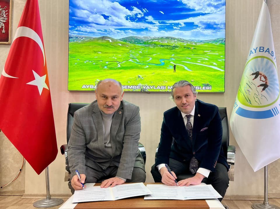 ORDU'NUN AYBASTI İLÇESİNİN PERŞEMBE YAYLASI'NDA AYBASTI MESLEKİ VE TEKNİK ANADOLU LİSESİ GASTRONOMİ BÖLÜMÜ ÖĞRENCİLERİNİN DENEYİM VE TECRÜBE KAZANACAĞI VE YÖRESEL YEMEKLERİN SUNULACAĞI SOSYAL TESİS İÇİN PROTOKOL İMZALANDI