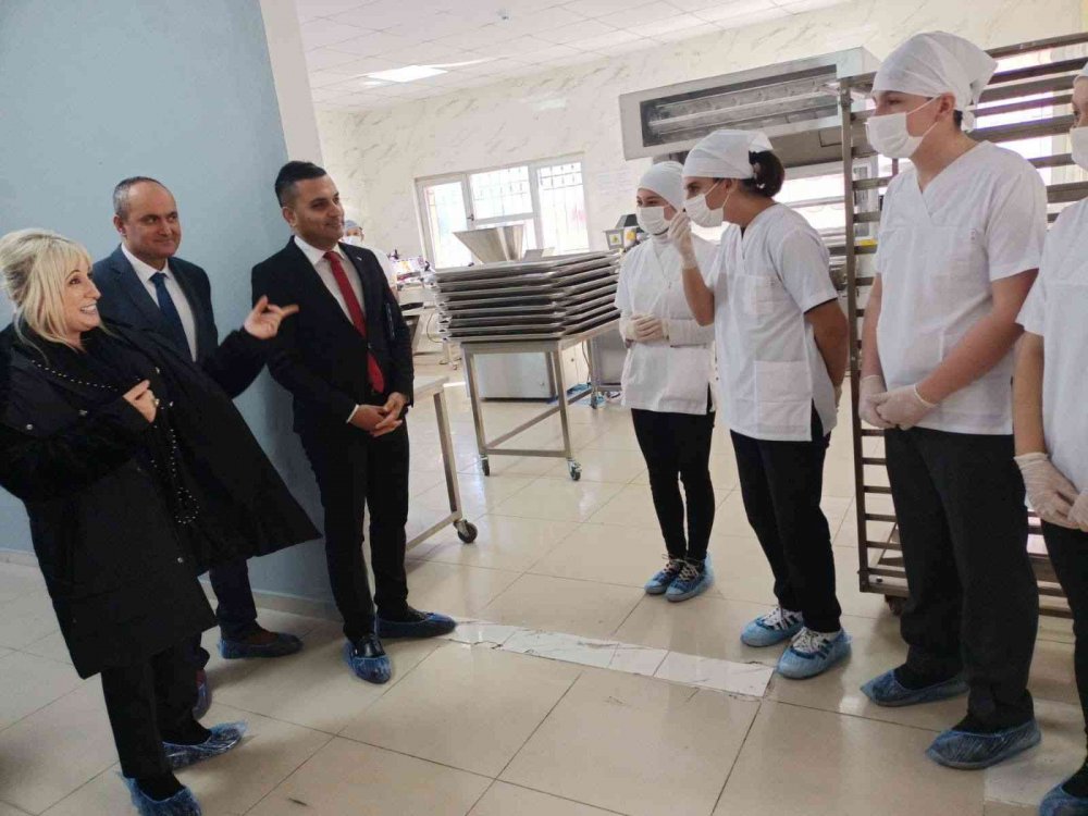 ZONGULDAK İL MİLLÎ EĞİTİM MÜDÜRLÜĞÜ İKİNCİ YARIYIL SONRASI 6 ŞUBAT'TA EĞİTİM ÖĞRETİMİN BAŞLAMASI İLE İL GENELİNDE 31 BİN 383 ÖĞRENCİYE ÜCRETSİZ YEMEK HİZMETİ VERİLMESİ İÇİN HAZIRLIKLARI TAMAMLADI