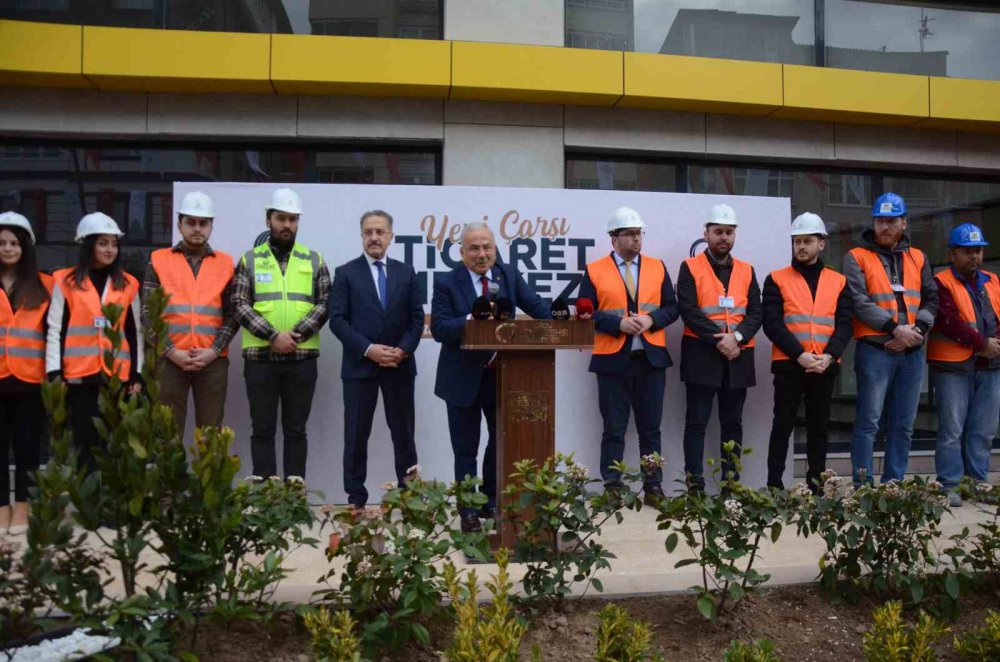 ORDU'NUN ALTINORDU İLÇESİNDE HALK ARASINDA "ÇARŞAMBA PAZARI" OLARAK BİLİNEN ALANDA ZOR ŞARTLARDA TİCARET YAPAN YENİ ÇARŞI ESNAFI, ORDU BÜYÜKŞEHİR BELEDİYE BAŞKANI HİLMİ GÜLER'İN SAYESİNDE HEM TAPU HEM DE MÜLK SAHİBİ OLDU