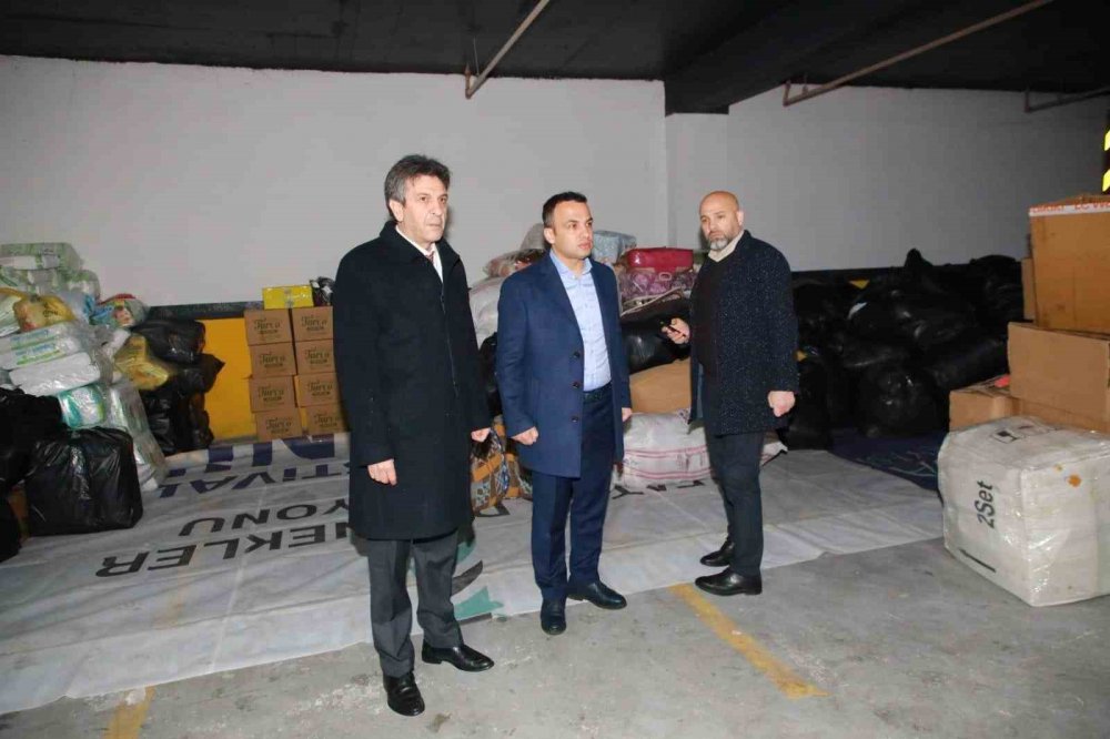 ORDU'NUN FATSA İLÇESİNDE VATANDAŞLAR, MERKEZ ÜSSÜ KAHRAMANMARAŞ İLİ PAZARCIK İLÇESİ OLAN VE 10 İLİ ETKİLEYEN 7,7 BÜYÜKLÜĞÜNDEKİ DEPREMDEN ETKİLENEN VATANDAŞLAR İÇİN ADETA TEK YÜREK OLDU