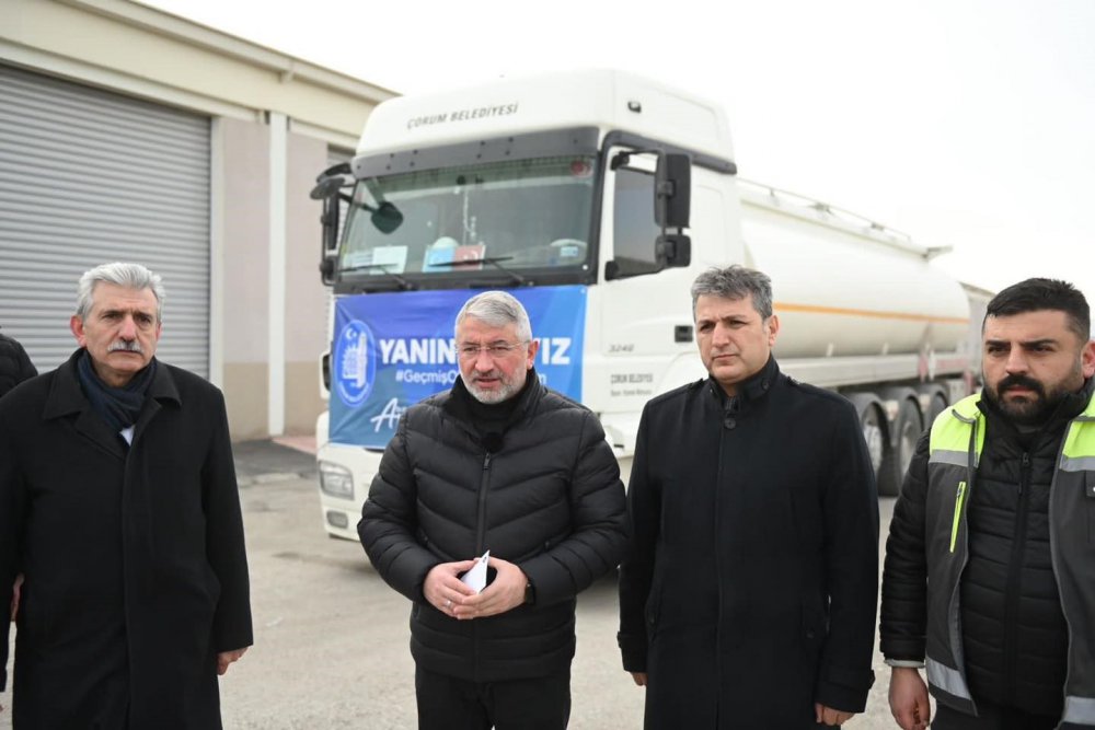 ÇORUM BELEDİYESİ, HAYIRSEVER İŞ ADAMLARININ DESTEKLERİYLE TEMİN EDİLEN 33 BİN 500 LİTRE MAZOTU DEPREM BÖLGESİNE GÖNDERİLDİ