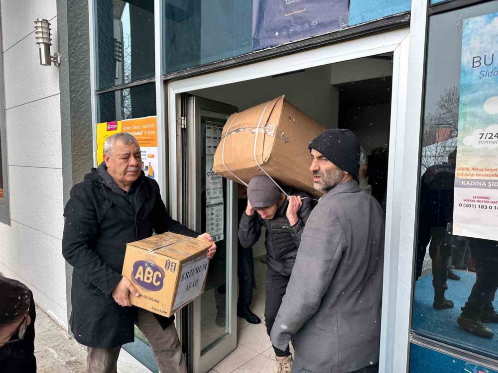 ERZURUM UZUNDERE KAYMAKAMLIĞI'NIN BAŞLATMIŞ OLDUĞU YARDIM SEFERBERLİĞİNE TÜM VATANDAŞLAR TARAFINDAN DESTEK GELDİ